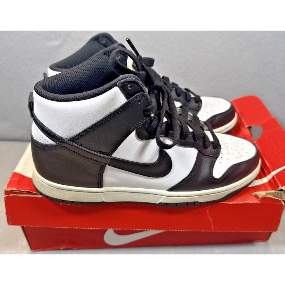Nike Dunk High Retro Men's 9.5 Black White Panda Athletic Sneakers DD1399-103